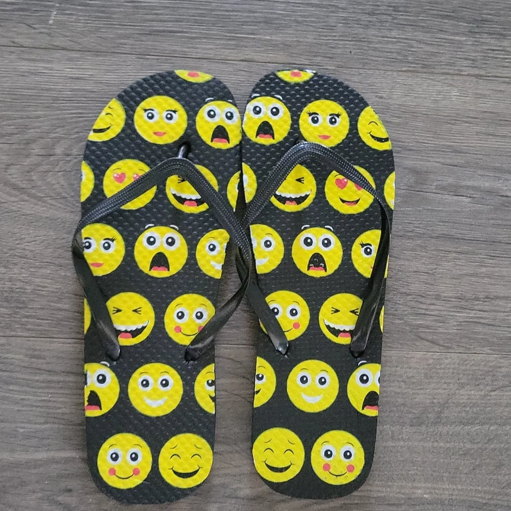 Like new Emoji flip flops